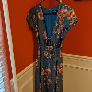 Lulu's XS blue floral cutout maxi